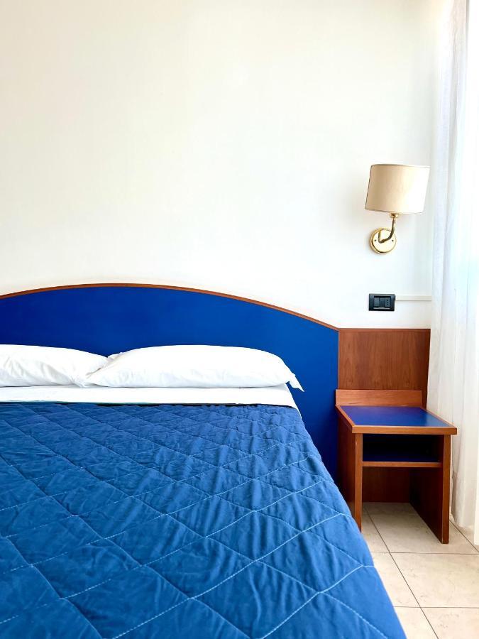 Hotel B&B Montecarlo มิลาโน แมริตทิมา ภายนอก รูปภาพ