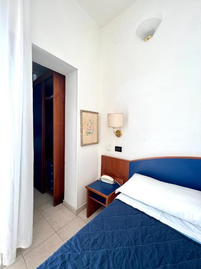 Hotel B&B Montecarlo มิลาโน แมริตทิมา ภายนอก รูปภาพ