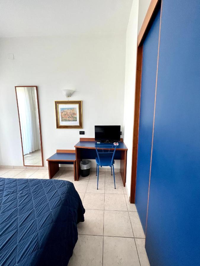 Hotel B&B Montecarlo มิลาโน แมริตทิมา ภายนอก รูปภาพ
