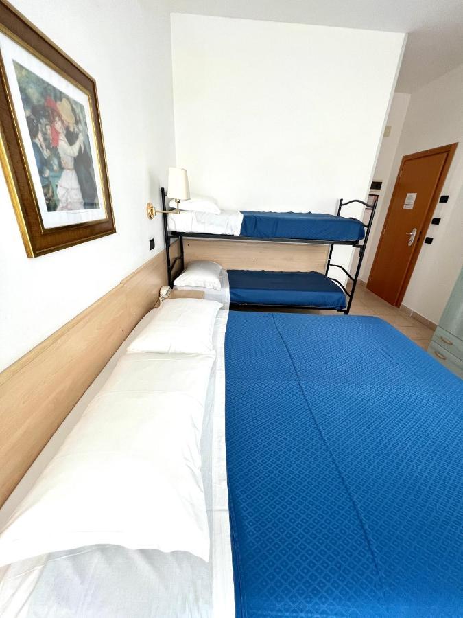 Hotel B&B Montecarlo มิลาโน แมริตทิมา ภายนอก รูปภาพ