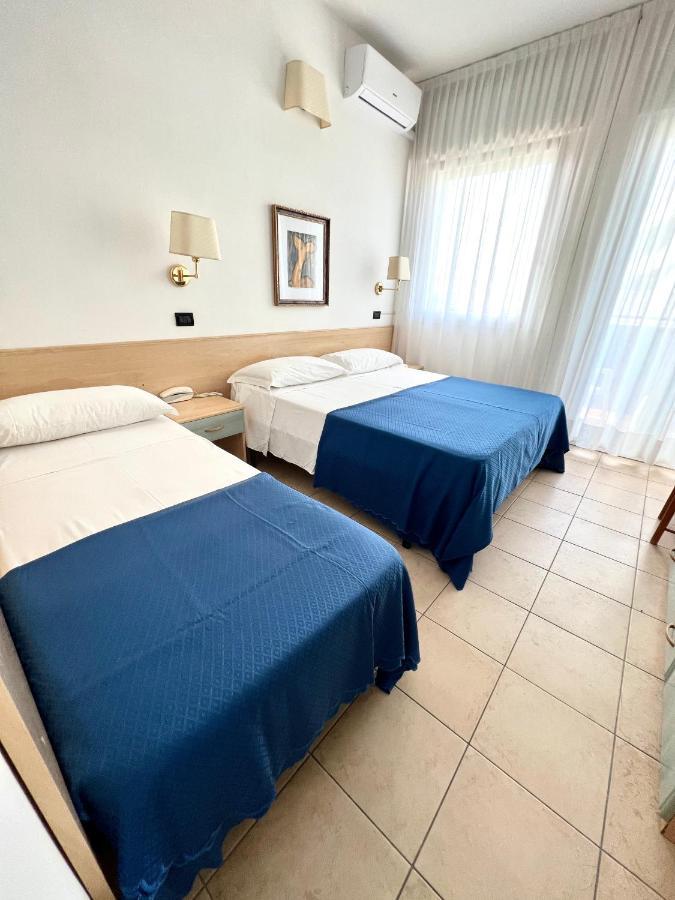Hotel B&B Montecarlo มิลาโน แมริตทิมา ภายนอก รูปภาพ