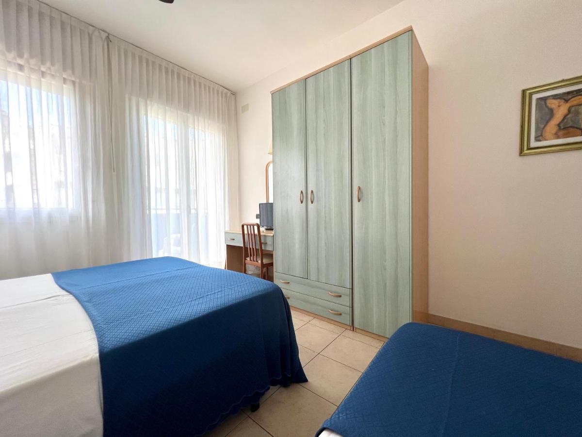 Hotel B&B Montecarlo มิลาโน แมริตทิมา ภายนอก รูปภาพ