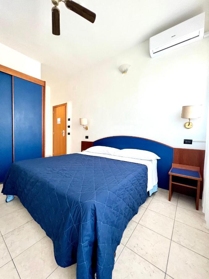 Hotel B&B Montecarlo มิลาโน แมริตทิมา ภายนอก รูปภาพ