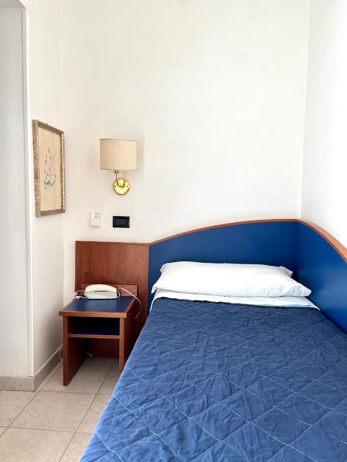 Hotel B&B Montecarlo มิลาโน แมริตทิมา ภายนอก รูปภาพ