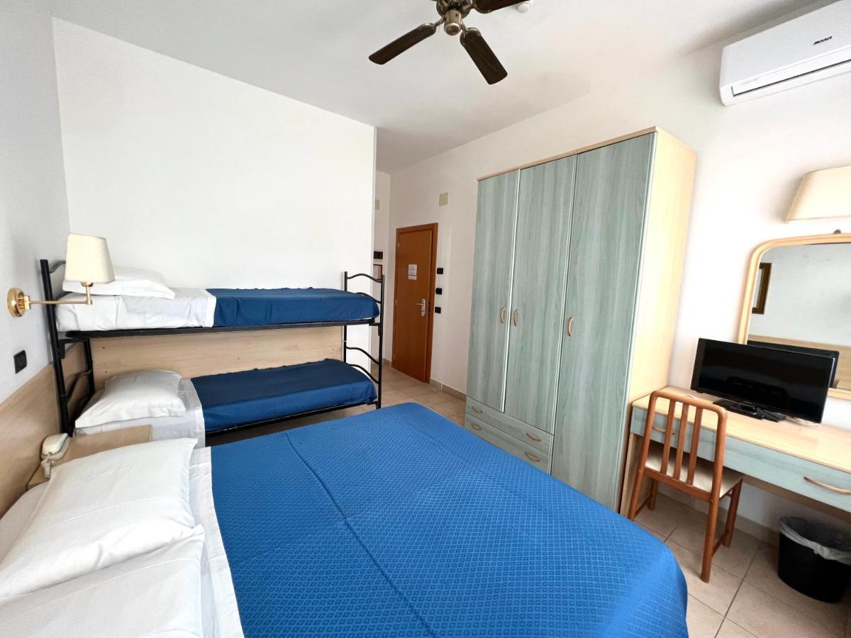 Hotel B&B Montecarlo มิลาโน แมริตทิมา ภายนอก รูปภาพ