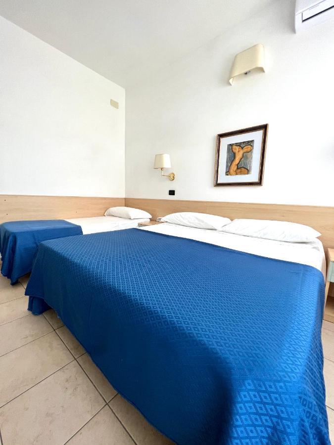 Hotel B&B Montecarlo มิลาโน แมริตทิมา ภายนอก รูปภาพ