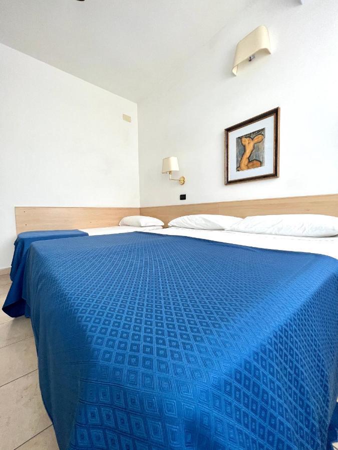 Hotel B&B Montecarlo มิลาโน แมริตทิมา ภายนอก รูปภาพ