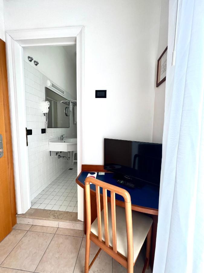 Hotel B&B Montecarlo มิลาโน แมริตทิมา ภายนอก รูปภาพ