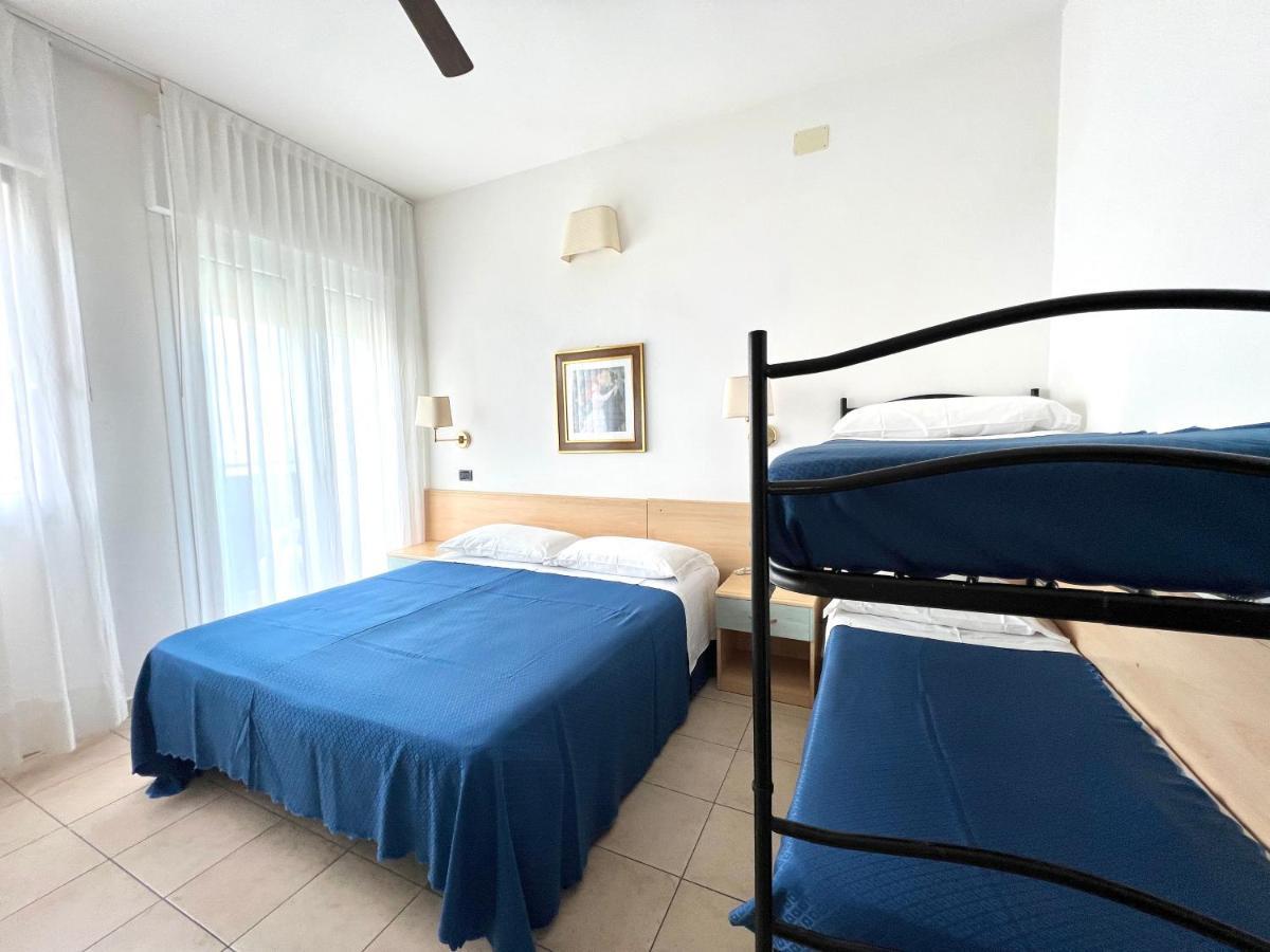 Hotel B&B Montecarlo มิลาโน แมริตทิมา ภายนอก รูปภาพ