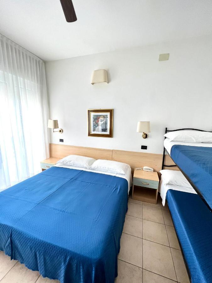 Hotel B&B Montecarlo มิลาโน แมริตทิมา ภายนอก รูปภาพ