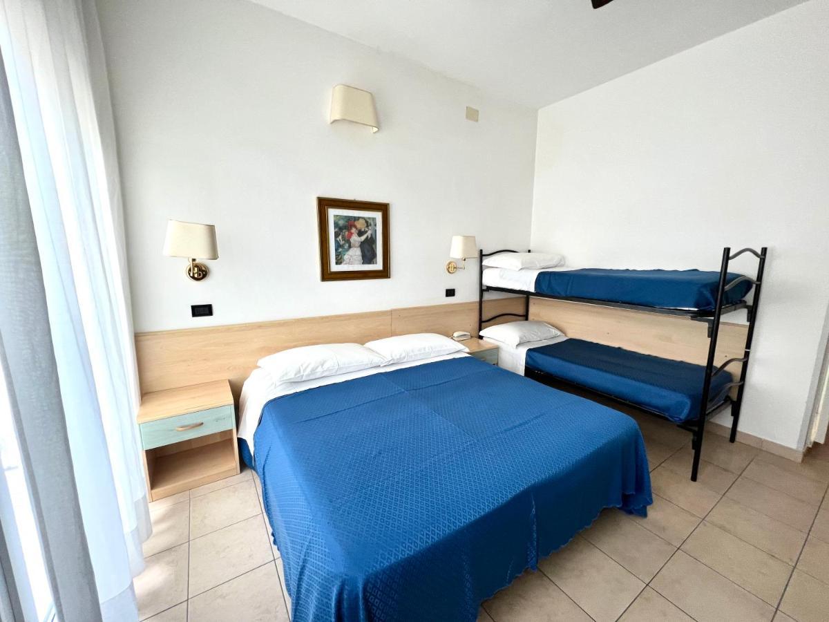 Hotel B&B Montecarlo มิลาโน แมริตทิมา ภายนอก รูปภาพ