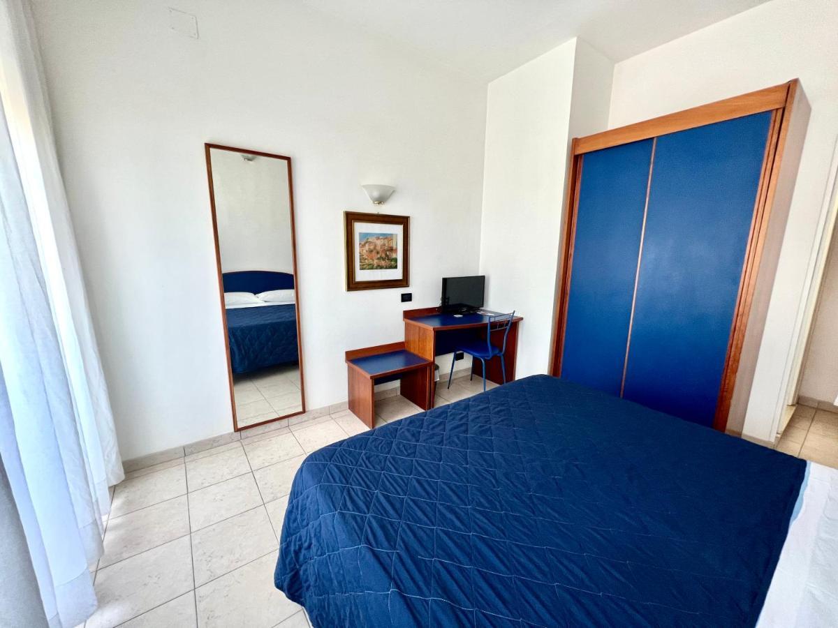 Hotel B&B Montecarlo มิลาโน แมริตทิมา ภายนอก รูปภาพ