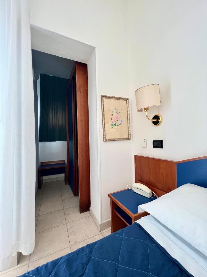 Hotel B&B Montecarlo มิลาโน แมริตทิมา ภายนอก รูปภาพ
