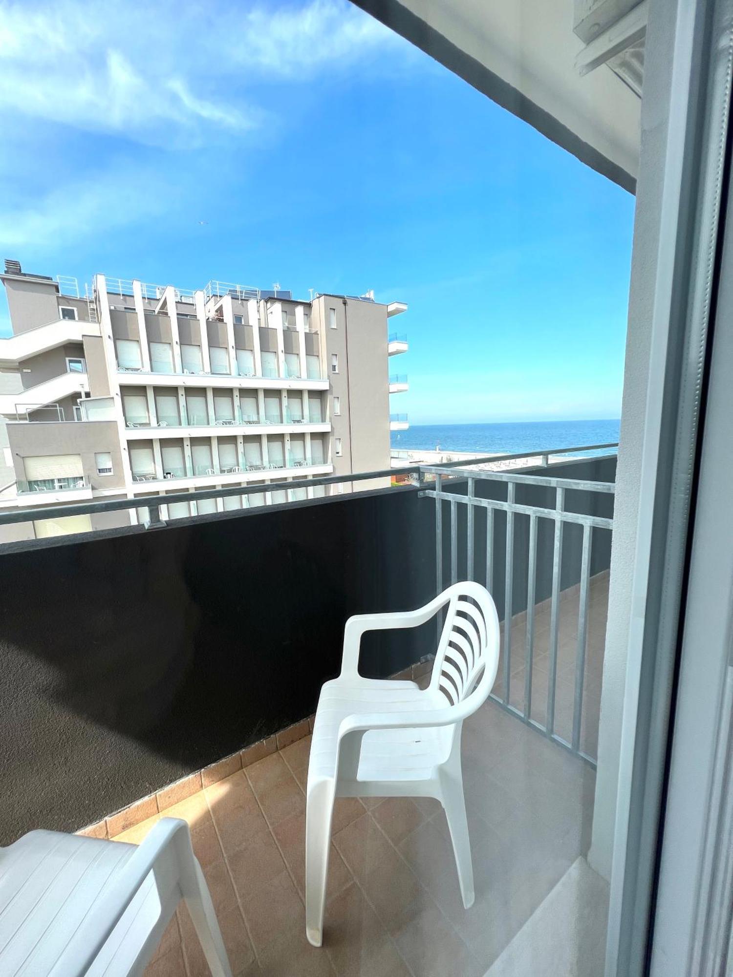 Hotel B&B Montecarlo มิลาโน แมริตทิมา ภายนอก รูปภาพ