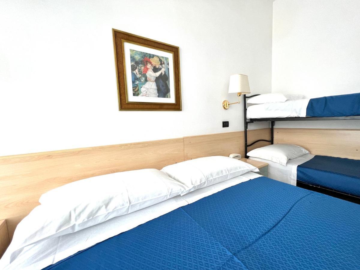 Hotel B&B Montecarlo มิลาโน แมริตทิมา ภายนอก รูปภาพ