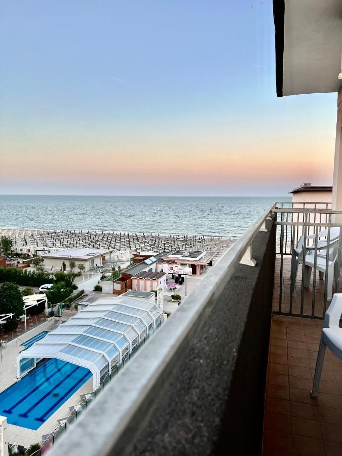 Hotel B&B Montecarlo มิลาโน แมริตทิมา ภายนอก รูปภาพ