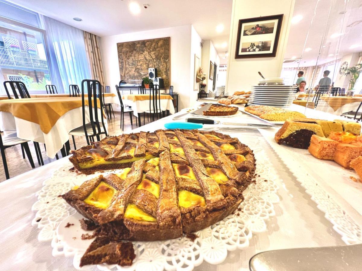 Hotel B&B Montecarlo มิลาโน แมริตทิมา ภายนอก รูปภาพ
