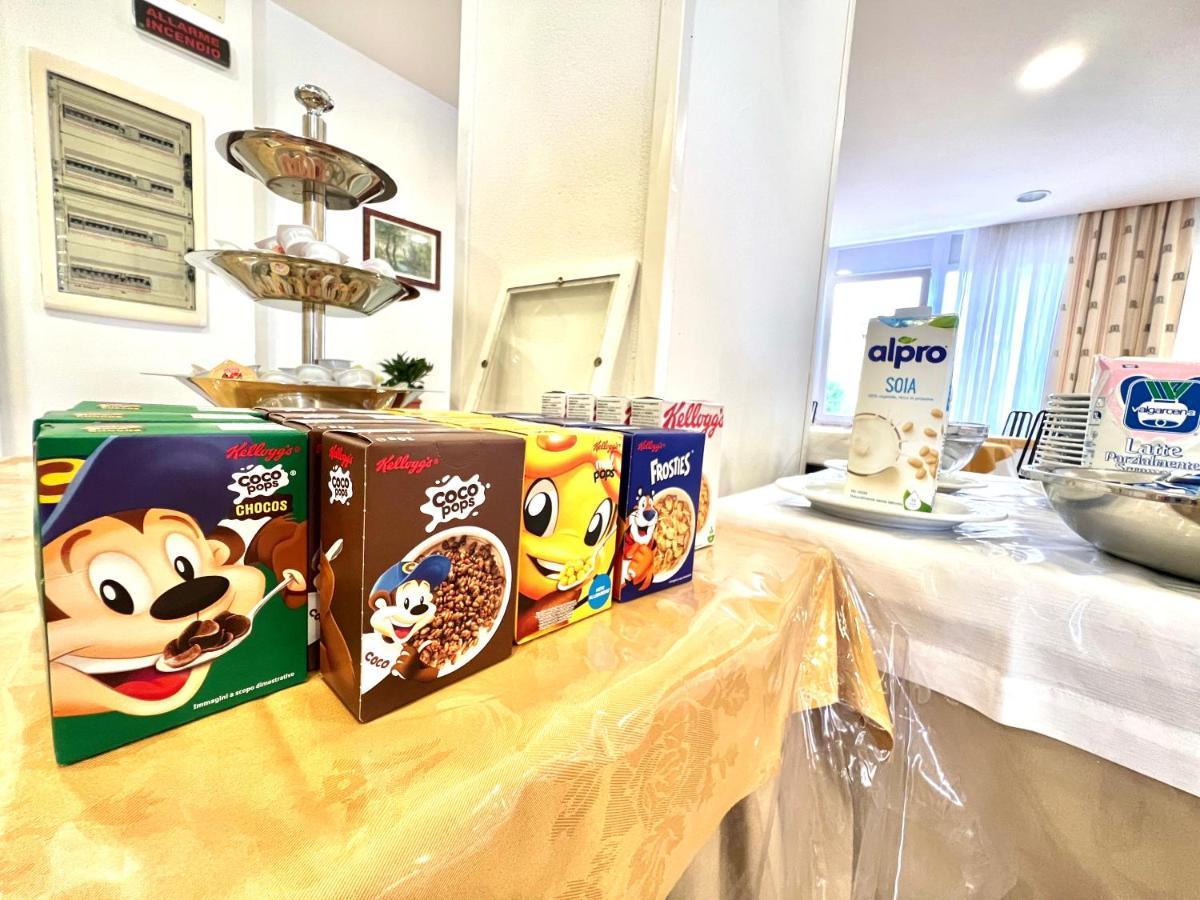 Hotel B&B Montecarlo มิลาโน แมริตทิมา ภายนอก รูปภาพ
