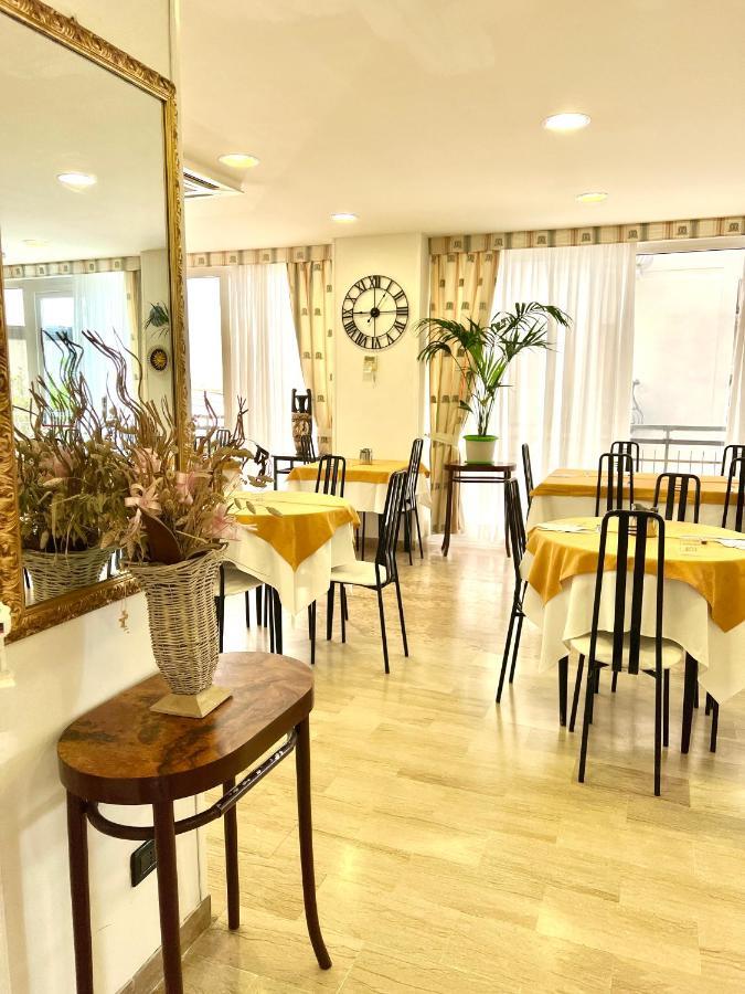 Hotel B&B Montecarlo มิลาโน แมริตทิมา ภายนอก รูปภาพ