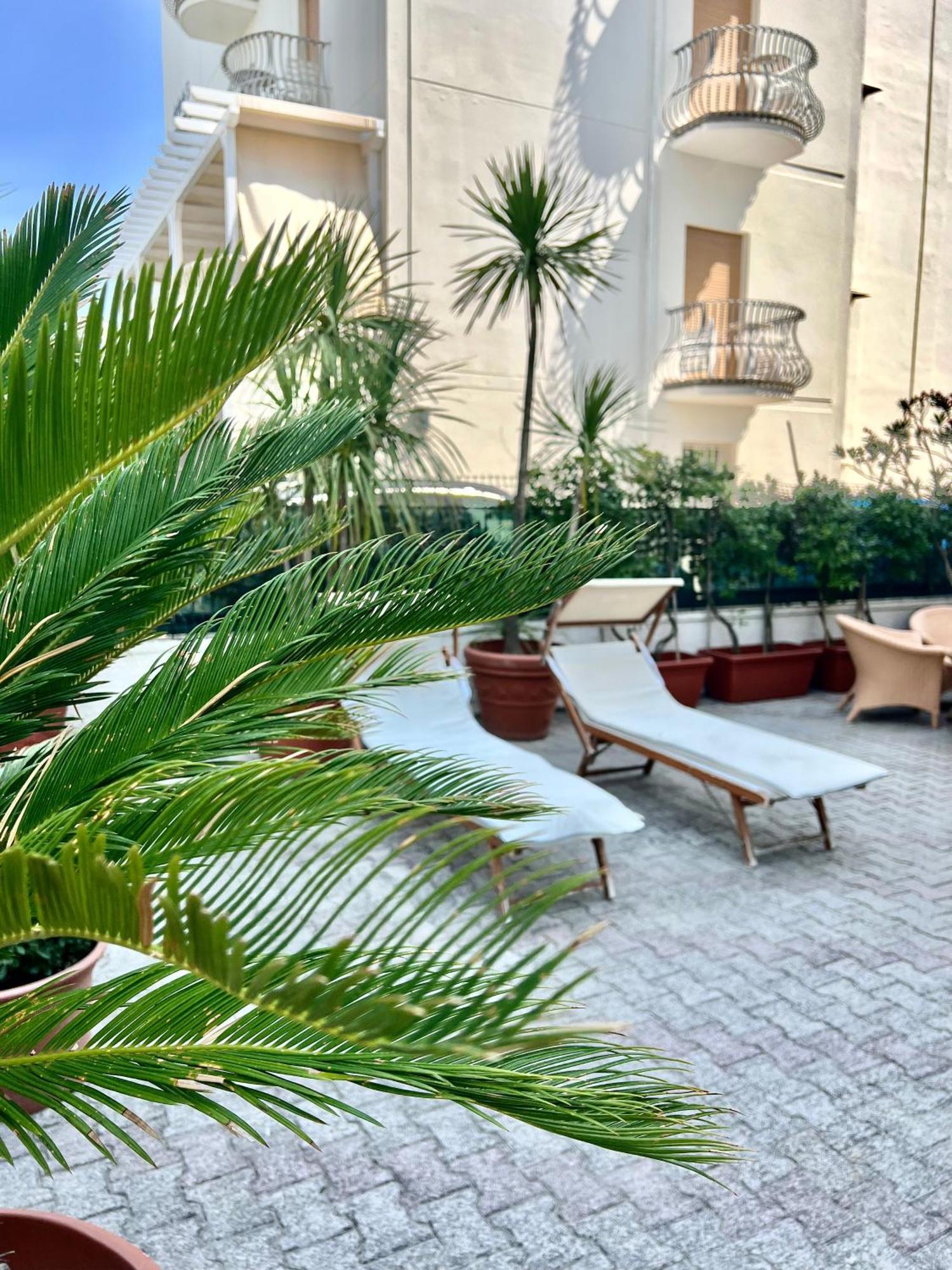 Hotel B&B Montecarlo มิลาโน แมริตทิมา ภายนอก รูปภาพ